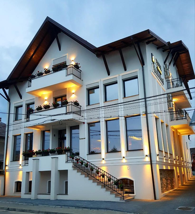 Hotel Buchenland Gura Humorului Exterior foto